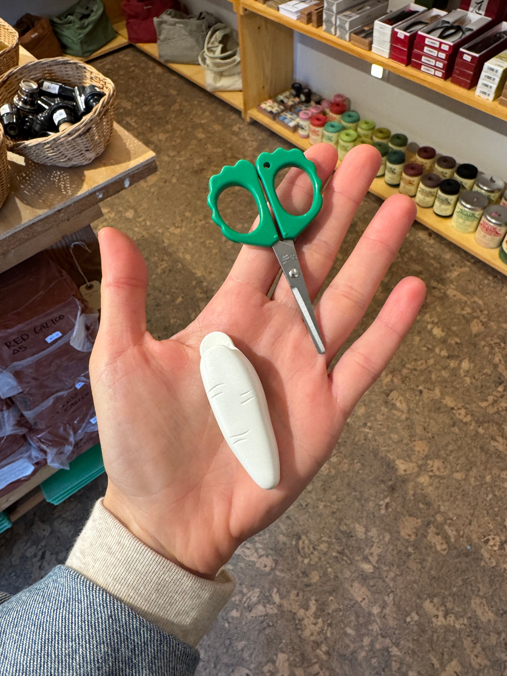 Fridge Magnet Scissors: Carrot