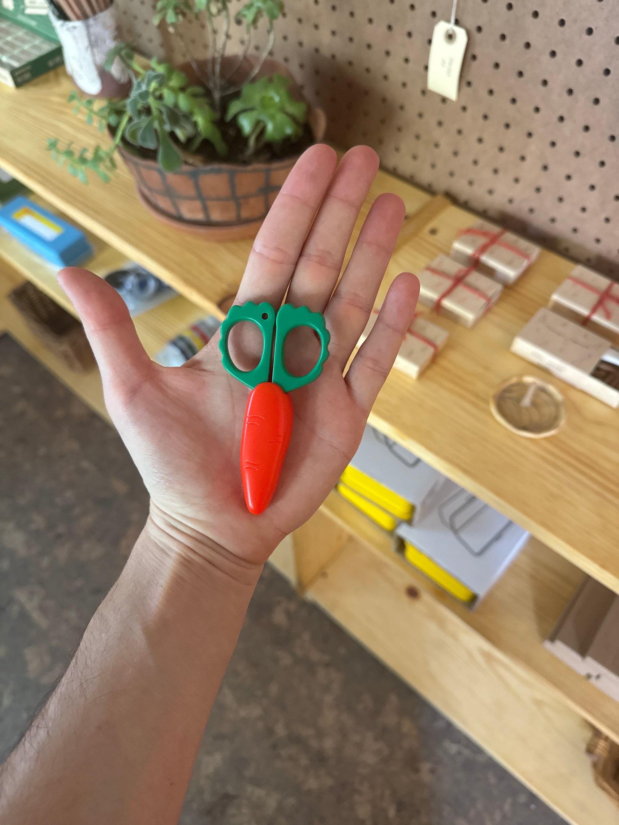 Fridge Magnet Scissors: Carrot