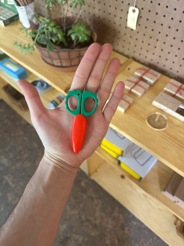Fridge Magnet Scissors: Carrot