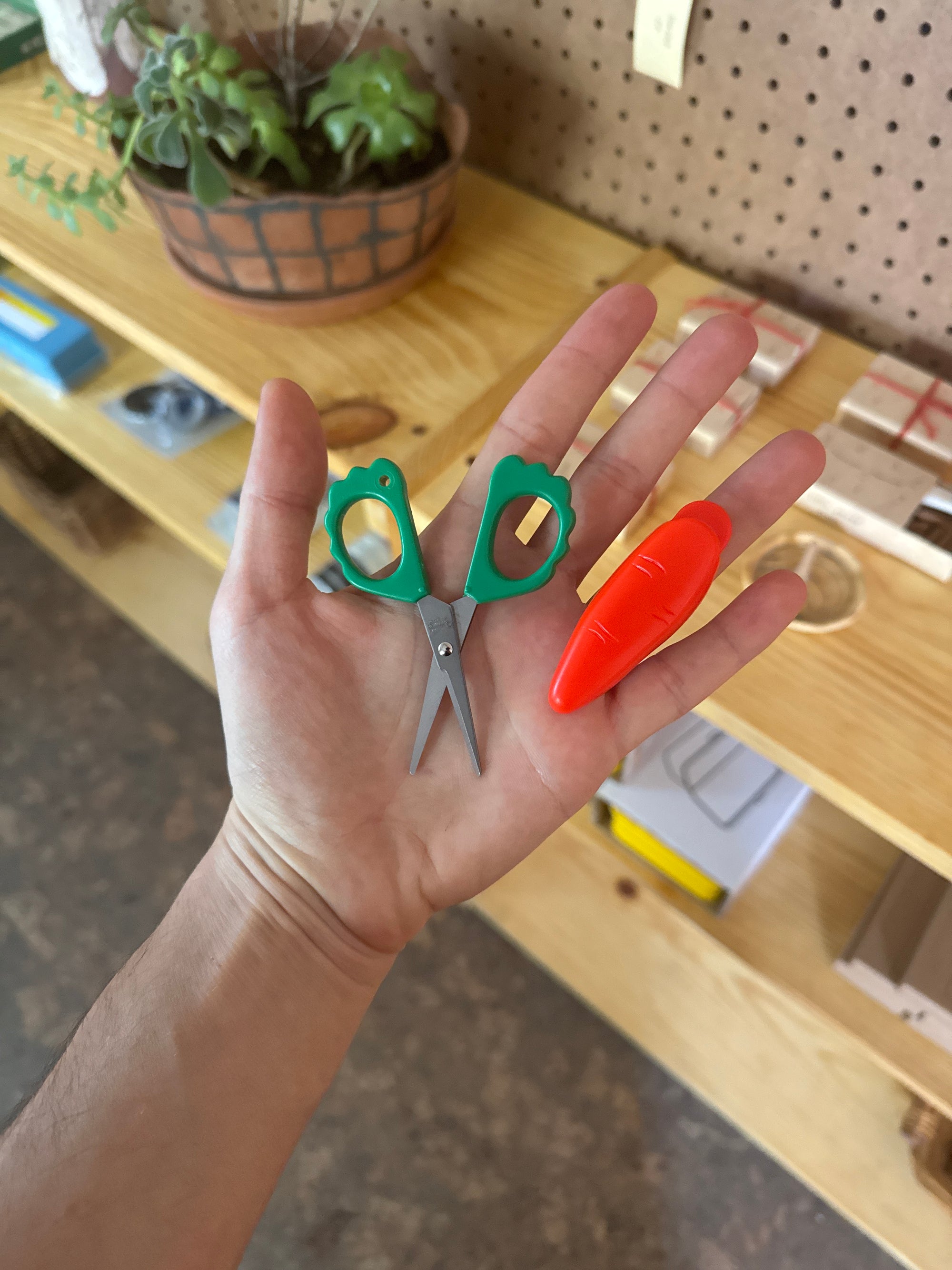 Fridge Magnet Scissors: Carrot