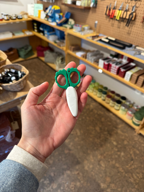 Fridge Magnet Scissors: Carrot