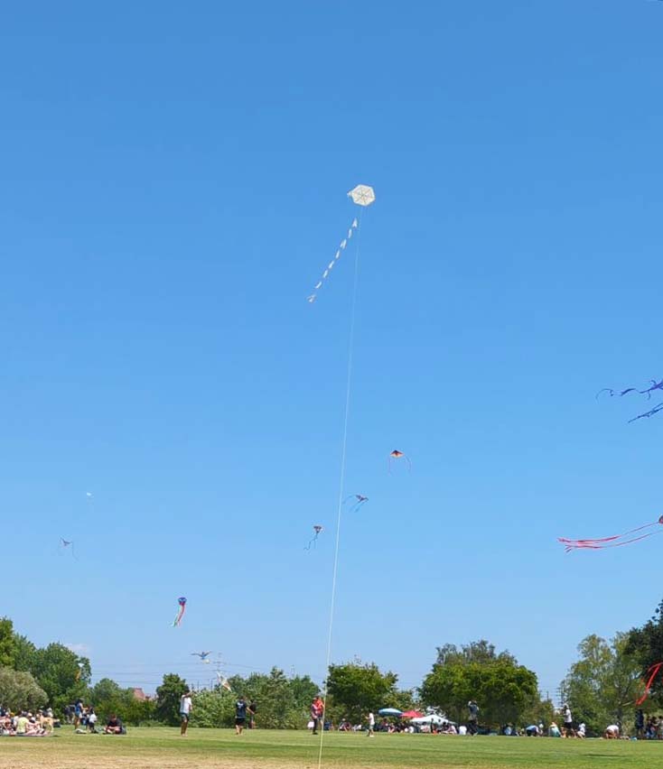 Kites for Liberation: An Anti-War Kite Workshop with Yaeun Stevie Choi - May 3
